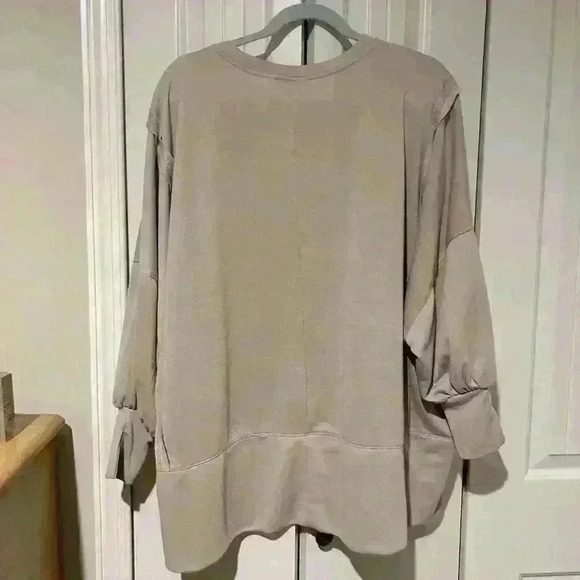 Hyfve Oversized Split Hem Tunic Top, fall, tunic size small - Picture 4 of 4